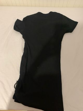 Vestido negro con cordones