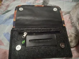Monedero gris y multicolor
