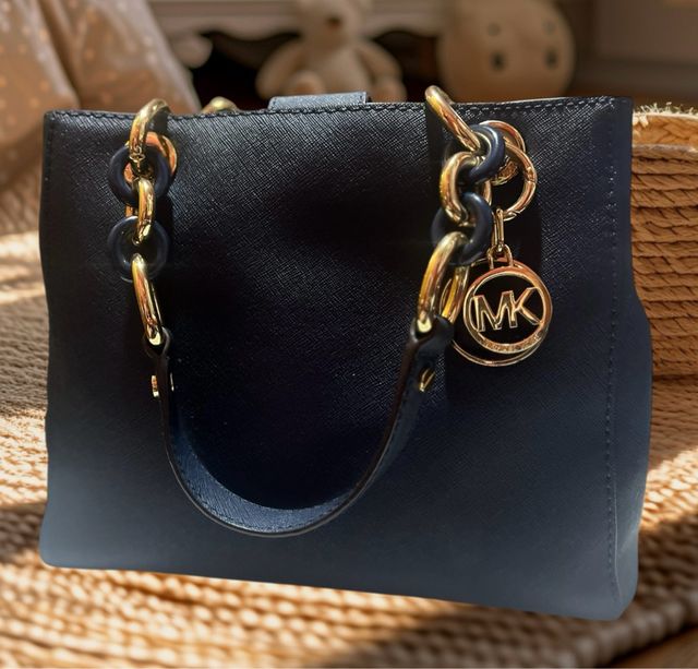 Bolso Michael Kors Azul Marino con Detalles Dorado