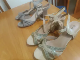 Sandalias beige tacón bajo. T.40