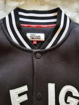 Chaqueta Tommy Hilfiger Negra.