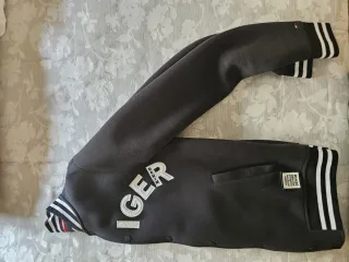 Chaqueta Tommy Hilfiger Negra.