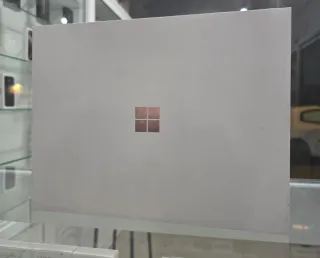 Notebook Microsoft Surface da 13" Snapdragon X Plus 
