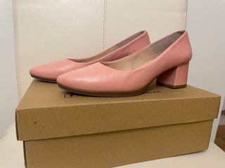 Zapatos de salón piel rosa talla 37
marca Mimao