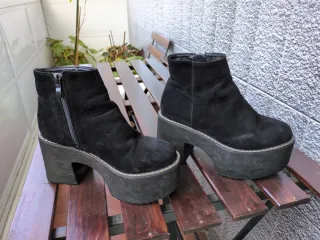 REGALO Botines negros plataforma