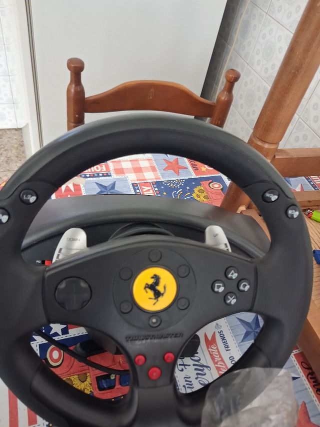 Volante y pedales Ferrari