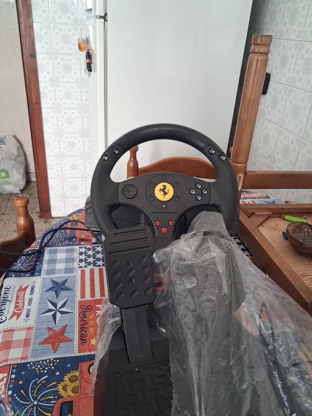 Volante y pedales Ferrari
