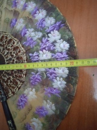 Abanico antiguo flores moradas y blancas