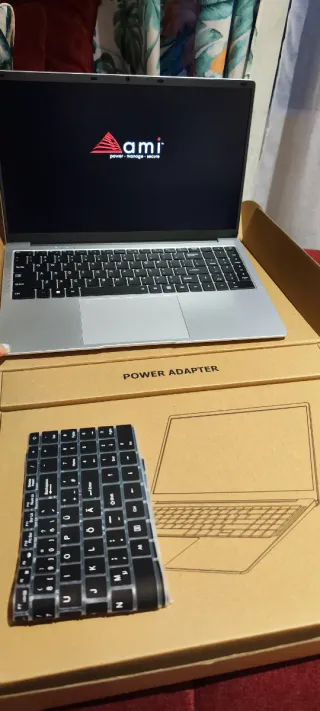 NUOVO computer Ecobook da 15,6 pollici da 8 GB inutilizzato 