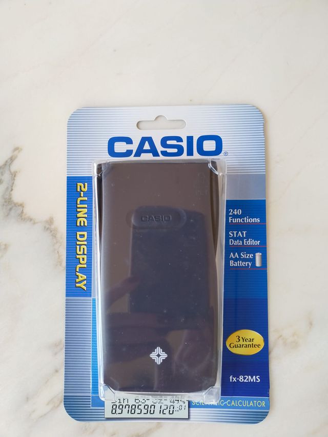 Calculadora Científica Casio fx-82MS