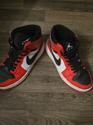 Zapatillas Nike Air Jordan Rojas y Negras