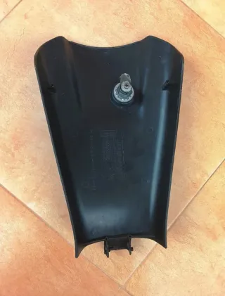 Tapa Batería Yamaha Aerox 50