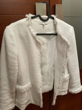 Chaqueta blanca tweed con flecos