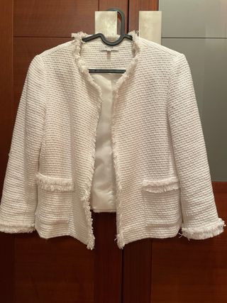 Chaqueta blanca tweed con flecos