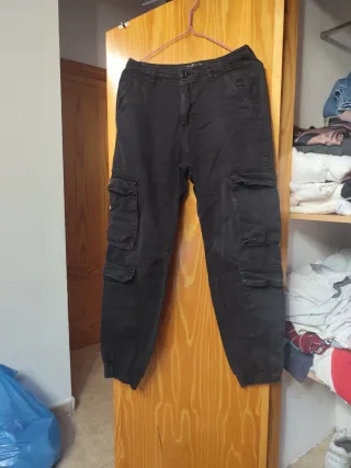 Pantalón cargo negro