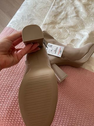 Botas altas beige con plataforma