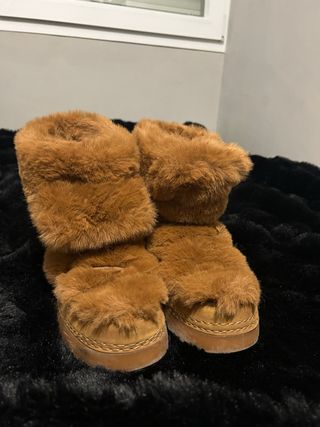 Botas de pelo Stradivarius marrones