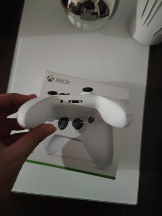 Riparazione bianca del controller Xbox Series