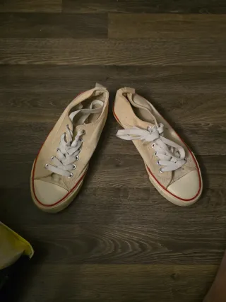 Zapatos casuales beige y rojo