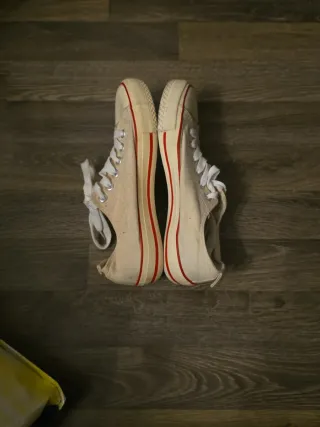 Zapatos casuales beige y rojo