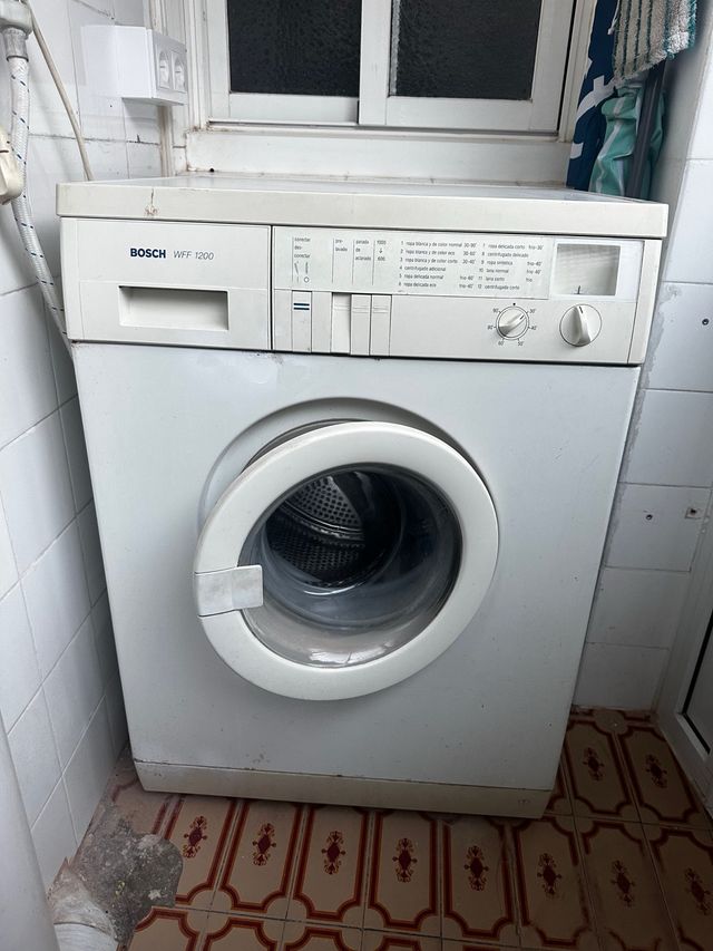 Lavadora Bosch WFF 1200
funciona perfectamente 
