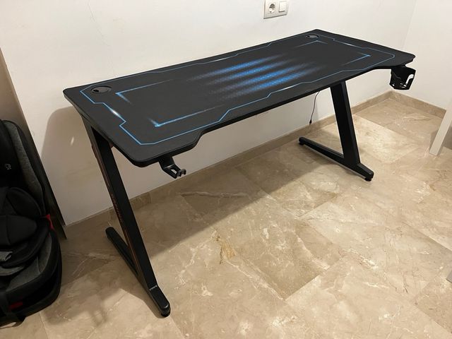Mesa Gaming Negra con luces 140x60