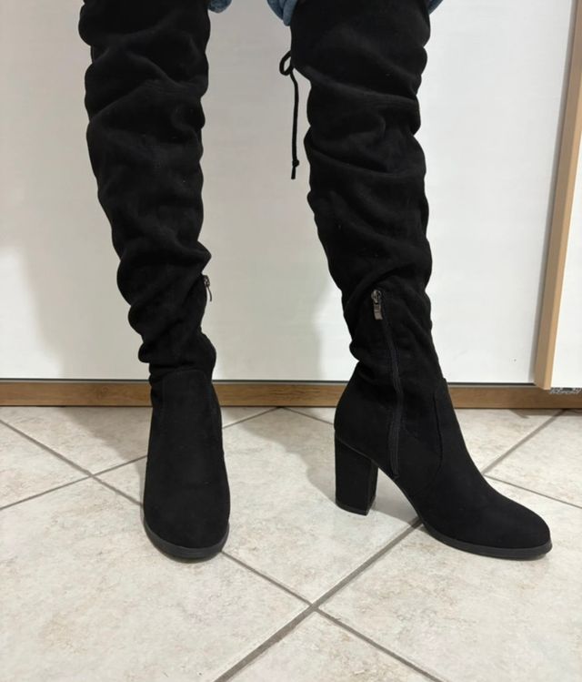 Stivali scamosciati neri alti, con tacco