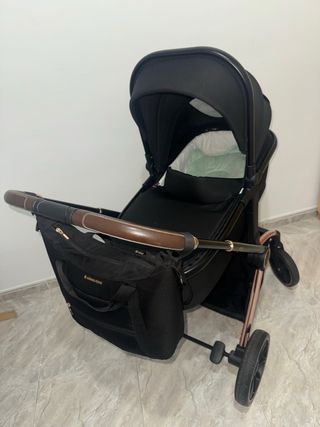 Carrito de bebé negro y cobre