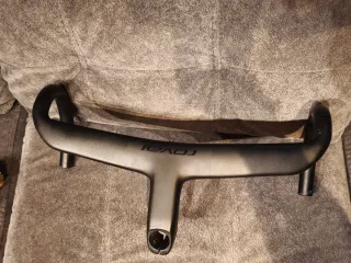 Manillar de carbono para bicicleta de carretera 