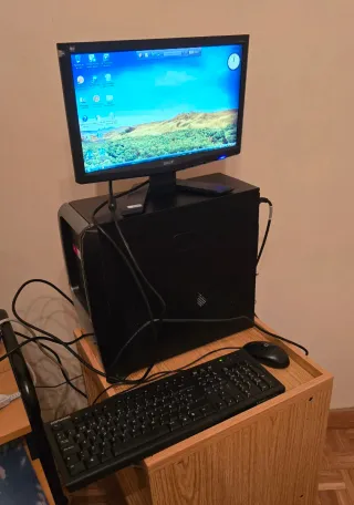 Ordenador Compaq Presario con 2 monitores