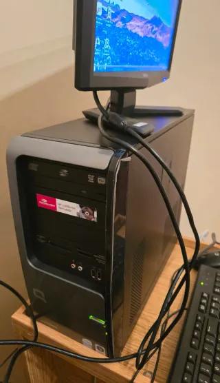 Ordenador Compaq Presario con 2 monitores