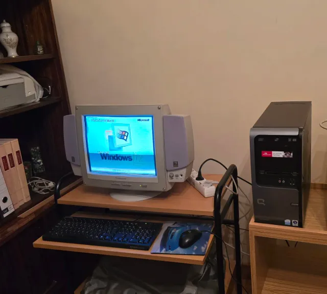 Ordenador Compaq Presario con 2 monitores