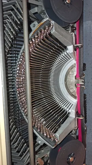 VINTAGE: Máquina escribir Oliveti + Bolsa original