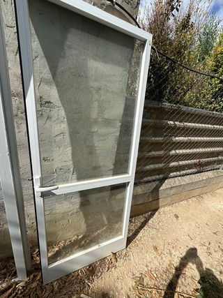 Puerta aluminio con persiana