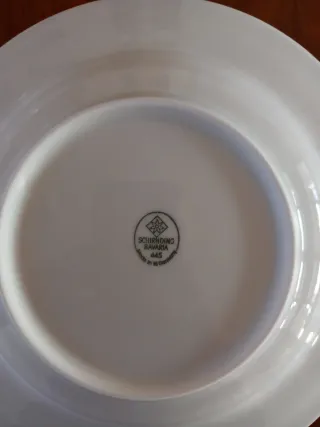 Servizio piatti in porcellana bianca