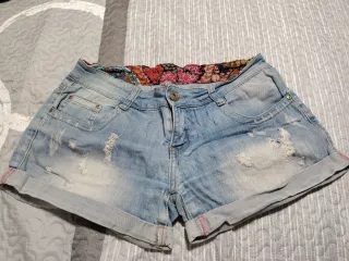 Shorts vaqueros desgastados mujer