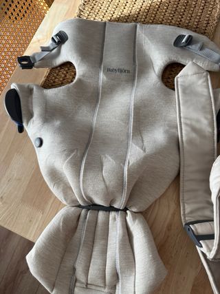 Mochila Porta Bebé BabyBjörn beige 