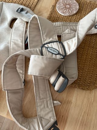 Mochila Porta Bebé BabyBjörn beige 