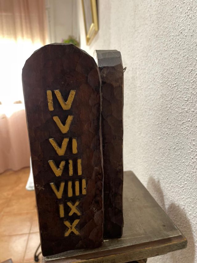 Caja de madera para llaves con números romanos