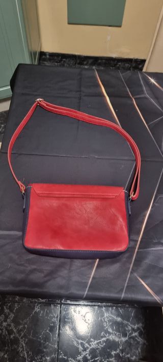 Bolso de señora rojo y azul