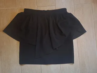 Minigonna nera con volant