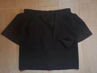 Minigonna nera con volant