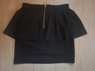 Minigonna nera con volant