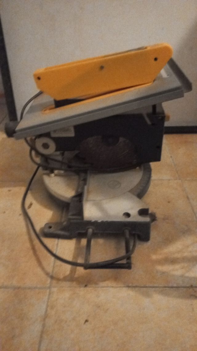 Sierra ingletadora profesional