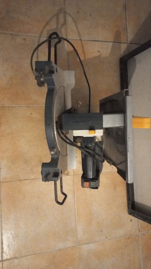 Sierra ingletadora profesional