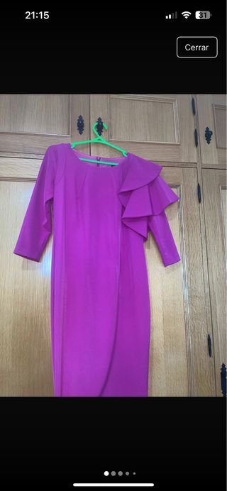 Vestido elegante fucsia con volantes