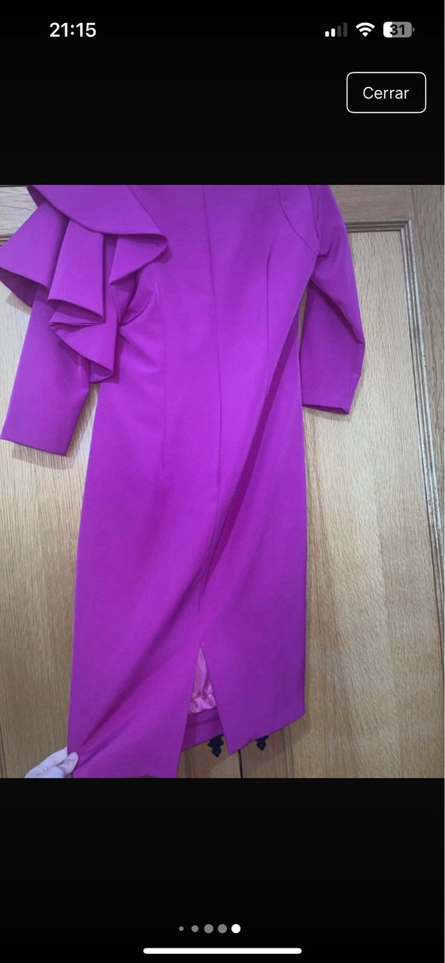 Vestido elegante fucsia con volantes