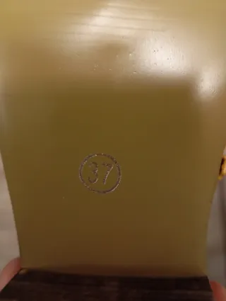 Botines amarillos con perforaciones