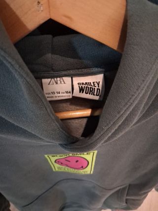 Sudadera verde con Smiley World