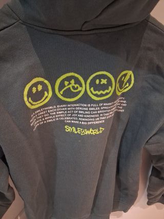 Sudadera verde con Smiley World